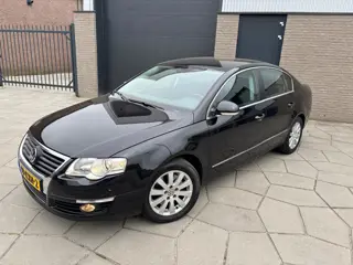 Volkswagen Passat 1.8 TFSI Comfortline| AUTOMAAT| sterke ,stoere sedan met trekhaak en ALL-Season ba