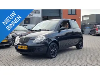 Lancia Ypsilon 1.2 Edizione Nero Airco, sportvelgen, NAP