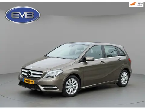 Mercedes-Benz B-klasse 200 AUTOMAAT 156 pk Ambition, VOL OPTIES, panoramadak, leder, stoelverwarming