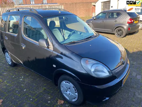 Toyota Yaris Verso 1.3-16V VVT-i Luna 5 deurs Vol Automaat !e Eigenaar, Uniek met zéér bescheiden km