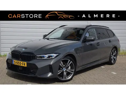 BMW 3-serie Touring 330e*M-Pakket*Dak*Trekhaak*140Dkm*Keyless*2023*Dravit Grau*INDIVIDUAL*