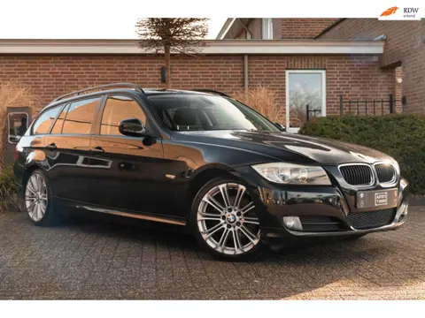 BMW 3-serie Touring 320i Business Line 170 PK Half/Leer Stoelverwarming Cruise Clima 18''