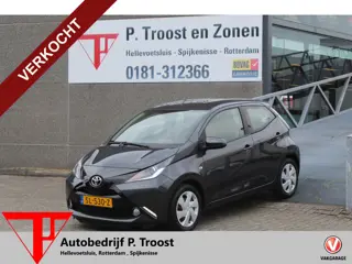 Toyota Aygo 1.0 VVT-i x-play Lage kilometerstand!!/Automaat/Navigatie/Apple carplay/Airco/Achteruitr