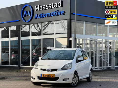 Toyota Aygo 1.0-12V Xcite White LUXE uitvoering airco leer zuinig