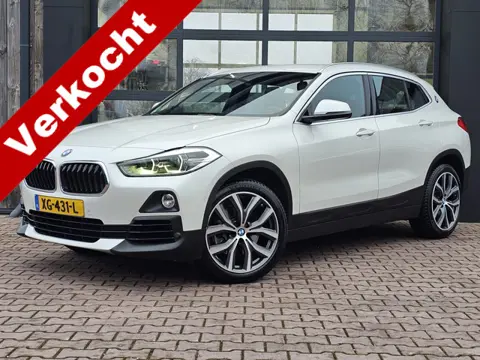 BMW X2 sDrive20i Executive | Automaat | Trekhaak | LED | Park Assist | Navi | Cruise | LMV 19" | All
