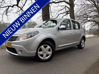 Dacia Sandero 1.2 Blackline / 5 Drs. / Airco / Slechts 84.000 km.