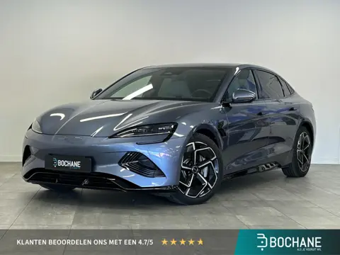 BYD SEAL Design RWD 82.5 kWh Panoramadak | 1e eigenaar | Camera | Tahitian Blue interieur