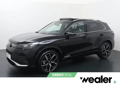 Volkswagen Tiguan R-Line-Edition 1.5 110 kW / 150 pk eTSI Automaat | Wegklapbare trekhaak | Panorama