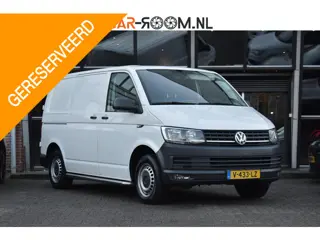 Volkswagen Transporter 2.0 TDI L2H1 Highline Carplay Trekhaak Cruise Navi