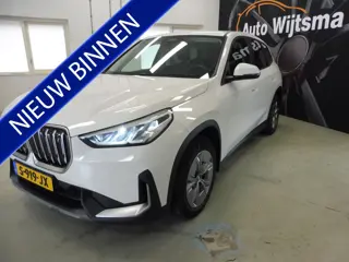 BMW iX1 xDrive30 Launch Edition 67 kWh SOH 93.9% Camera | LED | LMV 17" | Keyless | NL auto | 1e eig