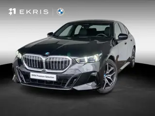 BMW 5 Serie Sedan 520i | M Sportpakket | Innovation Pack | Verwarmd Stuurwiel | Comfort Access | Pan