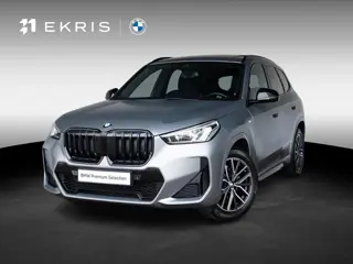 BMW X1 xDrive23i | M Sportpakket | Travel Pack | Achteruitrijcamera | Panoramadak | Stoelverwarming 
