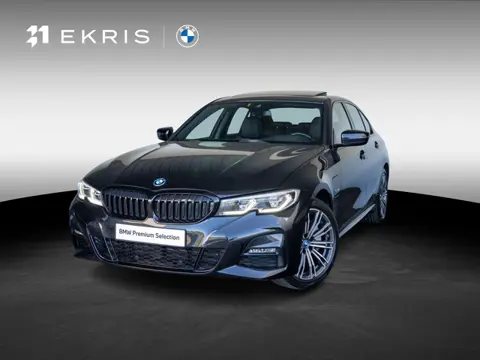 BMW 3 Serie Sedan 330e | M Sport | Innovationspakket | Comfort Access | Achteruitrijcamera | Schuif-