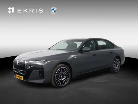 BMW 7-serie 750e xDrive Driving Assistant Plus | M Sportpakket | Trekhaak |BMW Iconic Glow | Multifu