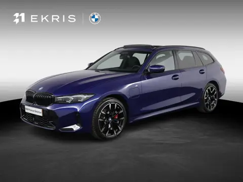 BMW 3-serie Touring 330e M-Sportpakket Pro | Interlagos-Blau Metallic | Harman/Kardon | Panoramadak 