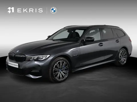 BMW 3 Serie Touring 330e xDrive | M sportpakket | Stoelverwarming | Driving Assistant | M Adaptief o