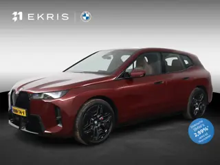 BMW iX xDrive45 101 kWh | M Sportpakket Pro | Comfort Access | Trekhaak | Driving Assistant Prof. | 