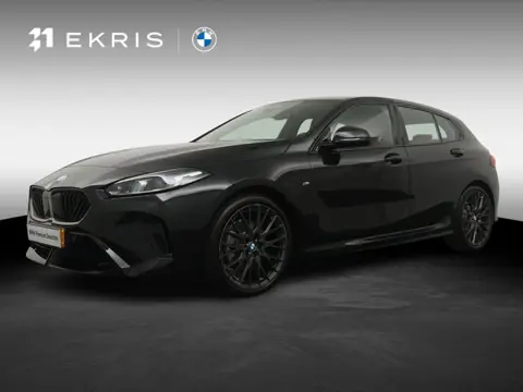 BMW 1 Serie 120 M Sportpakket | Stoelverwarming | Comfort access | 19" | Lentevoordeel
