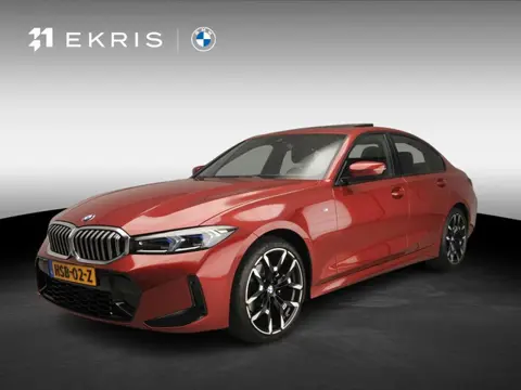 BMW 3 Serie Sedan 320i | M-Sportpakket | LED | Leder | Navigatie | Schuifdak | Stoelverwarming | Spo