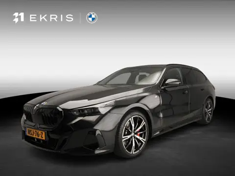 BMW 5 Serie Touring 520d | M-Sportpakket | LED | HUD | Trekhaak | Active cruise | Keyles go | DAB | 
