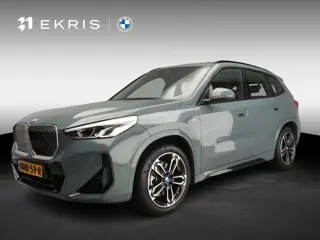 BMW iX1 xDrive30 | M-Sportpakket | LED | Leder | Navigatie | Schuifdak | Stoelverwarming | DAB | Alu