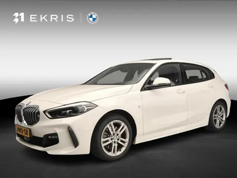 BMW 1 Serie 5-Deurs 118i | M-Sportpakket | LED | Navigatie | Schuifdak | Sportstoelen | DAB | Harman