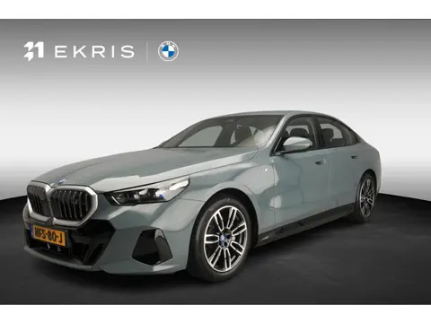 BMW i5 Sedan eDrive40 | M-Sportpakket | LED | Navigatie | Trekhaak | Active cruise | Sportstoelen | 