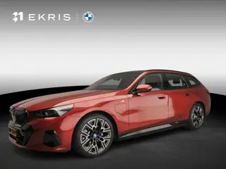 BMW 5 Serie Touring 530e | M-Sportpakket | LED | HUD | Active cruise | Panoramadak | Keyles go | DAB