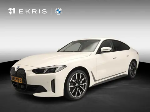 BMW i4 Gran Coupé eDrive35 LED | Navigatie | Active cruise | Trekhaak | Sportstoelen | Stoelverwarmi