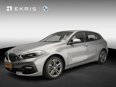 BMW 1 Serie 5-Deurs 118i | LED | Leder | Navigatie | Sportstoelen | Stoelverwarming | DAB | Alu 17 i