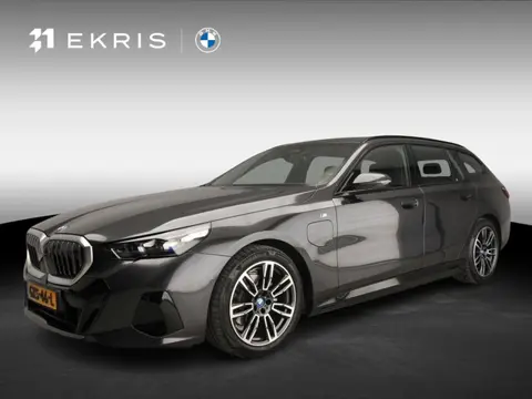 BMW 5 Serie Touring 530e | M-Sportpakket | LED | HUD | Sportstoelen | Stoelverwarming | Surround vie