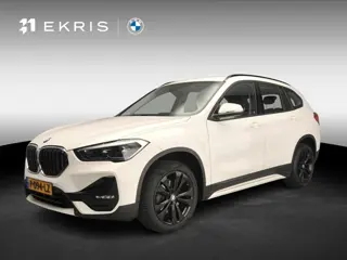 BMW X1 sDrive18i | LED | HUD | Trekhaak | Sportstoelen | Shadow line | DAB | Hifi speakers | Alu 18 