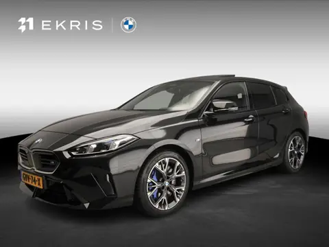 BMW 1 Serie 5-deurs M135 xDrive | M-Sportpakket | LED | Leder | HUD | Schuifdak | Elektr. zetels | D