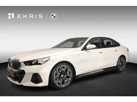BMW 5 Serie Sedan 530e | M-Sportpakket | LED | Navigatie | Sportstoelen | Stoelverwarming | DAB | Ha