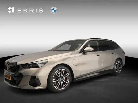BMW 5 Serie Touring 530e | M-Sportpakket | LED | Leder | Navigatie | Active cruise | M-zetels | Trek