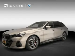 BMW 5 Serie Touring 530e | M-Sportpakket | LED | Leder | Navigatie | Active cruise | M-zetels | Trek