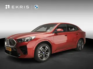 BMW iX2 xDrive30 | M-Sportpakket | LED | Leder | Navigatie | Sportstoelen | Stoelverwarming | Shadow