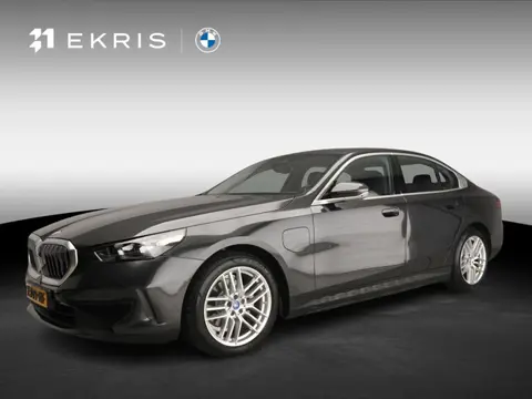 BMW 5 Serie Sedan 530e | LED | HUD | Sportstoelen | Chrome line | Stoelverwarming | Keyles go | DAB 