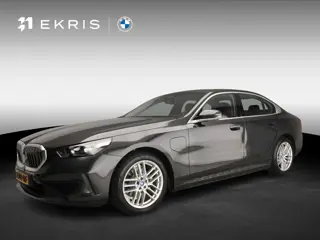 BMW 5 Serie Sedan 530e | LED | HUD | Sportstoelen | Chrome line | Stoelverwarming | Keyles go | DAB 