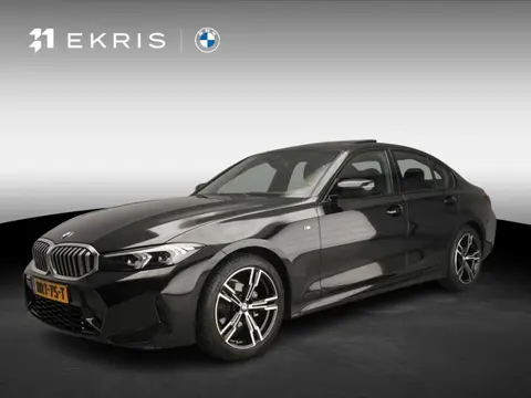 BMW 3 Serie Sedan 318i | M-Sportpakket | LED | Navigatie | Schuifdak | Trekhaak | Stoelverwarming | 
