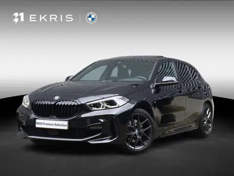BMW 1 Serie 5-deurs 118i | High Executive | M Sportpakket | Panodak | Head-Up | Harman Kardon | Elek