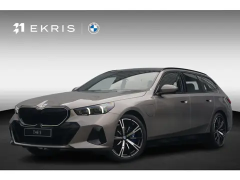 BMW 5 serie Touring 550e xDrive M Sportpakket Pro | Panoramadak | Bowers & Wilkins | Trekhaak | Comf