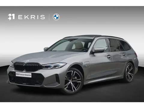 BMW 3-serie Touring 330e xDrive | M Sport / Panoramadak / Elektrische stoelen + Memory / Harman Kard