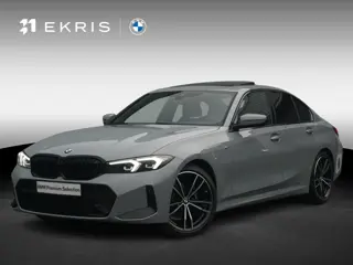 BMW 3 Serie Sedan 318i M sport / Trekhaak / Schuif- Kanteldak / Hifi