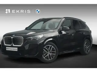 BMW iX1 eDrive20 M Sport | Schuif-kanteldak | Head-up | 360 Graden Camera's | Adaptief Cruise Contro