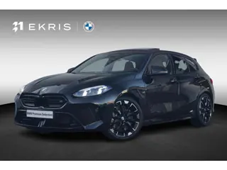 BMW 1 Serie M135i xDrive M Sportpakket Pro 19'' / Harman Kardon / M Sportstoelen / Panoramadak / Ele
