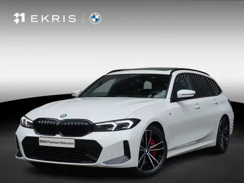 BMW 3 Serie Touring 330i M Sportpakket Pro | Travel Pack | Glazen panoramadak | 19 inch LM Dubbelspa