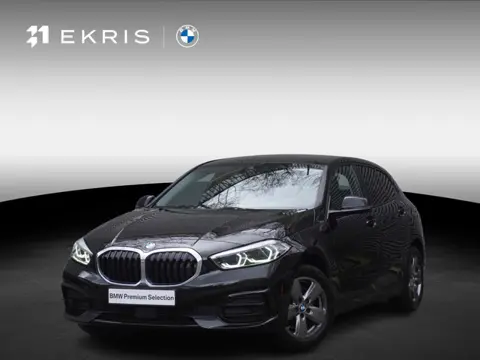 BMW 1 Serie 118i Trekhaak met afneembare kogel | Achteruitrijcamera | 17 inch LM Multispaak (Styling