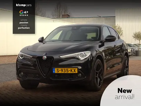Alfa Romeo Stelvio 2.0 T AWD 280PK | Raggazzon | Zeer Netjes! | Leer | All-Black | Ti-Difusser.
