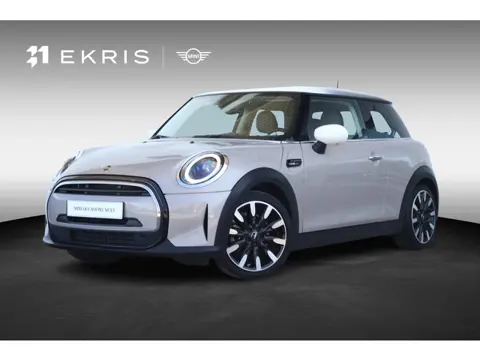 MINI 3-deurs Cooper Camden Go Edition Achteruitrijcamera / Cruise Control / Navigatie / Getint Glas 